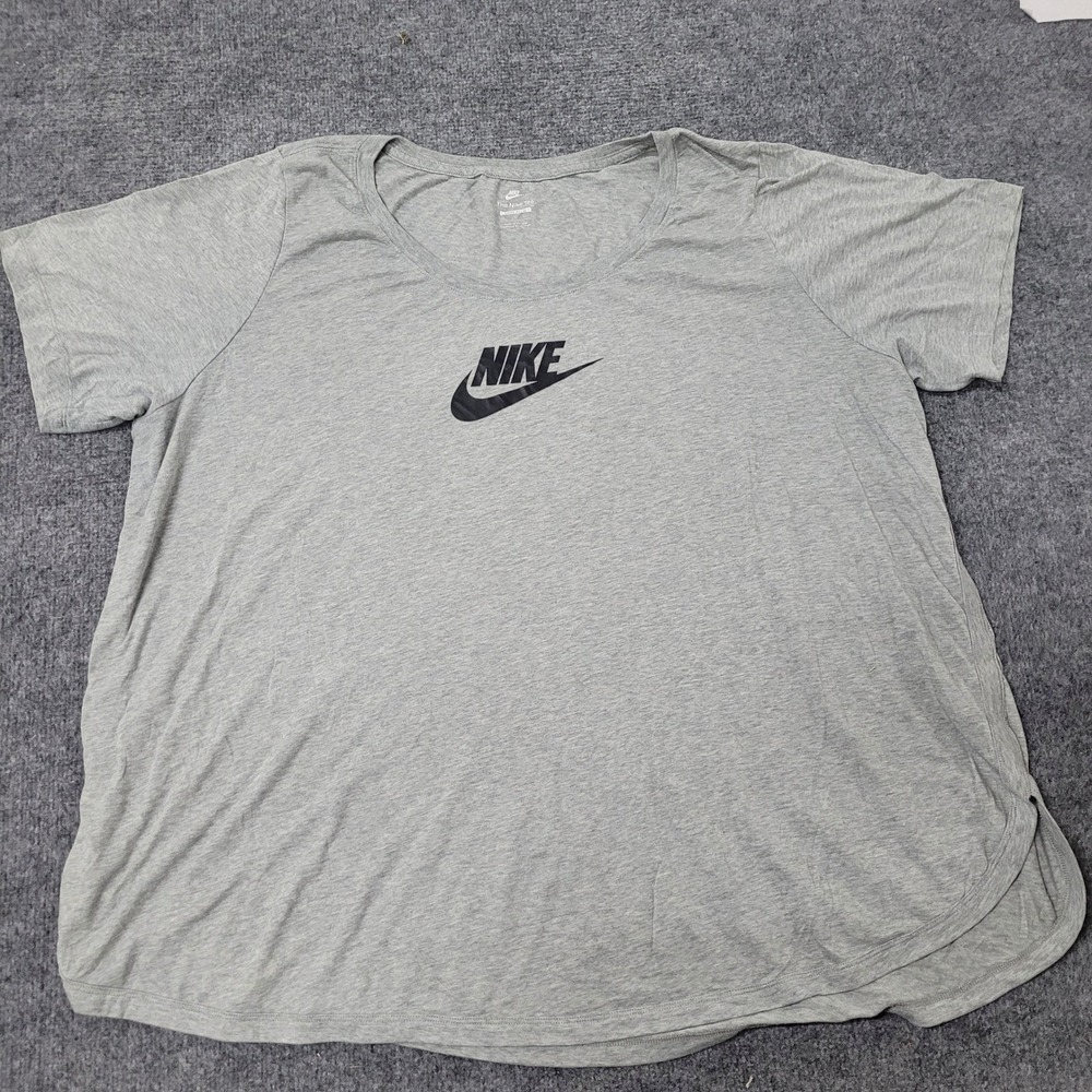 Nike T-Shirt Womens Size 3X Gray Loose Fit Futura Logo Short Sleeve Activewear